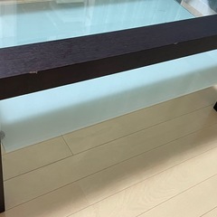 ガラステーブルの画像