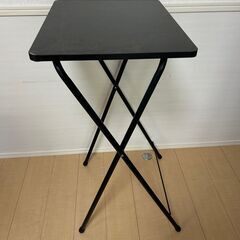折りたたみテーブルの画像