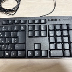 【美品】ELECOM 有線キーボード　テンキー付の画像
