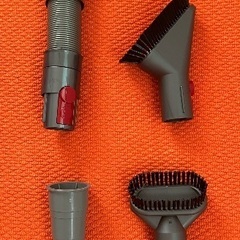 購入者決まりました。【車の掃除機としていかがですか？便利な立てられるスタンド付】カークリーナーにぜひ‼️ダイソン Dyson Cyclone V10 ジャンク品　相場より安値にての画像