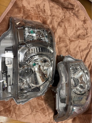 ハイエース純正ヘッドライト