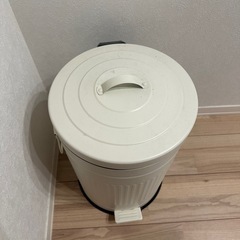 ゴミ箱の画像
