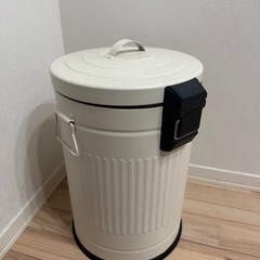 ゴミ箱の画像