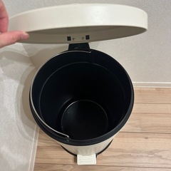 ゴミ箱の画像