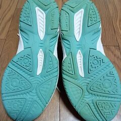 ミズノ　テニスシューズの画像