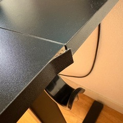 電動昇降デスク、幅120×奥行60cm。テレワークに最適です。 Electric height-adjustable desk, 120×60cm. Great for home office.の画像