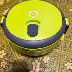 お弁当箱と圧力タッパの画像