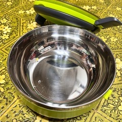 お弁当箱と圧力タッパの画像