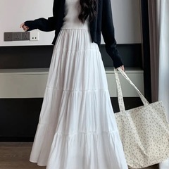 ロングホワイトスカートの画像