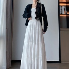 ロングホワイトスカートの画像