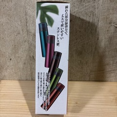 スリムなデザインの480ml魔法瓶の画像