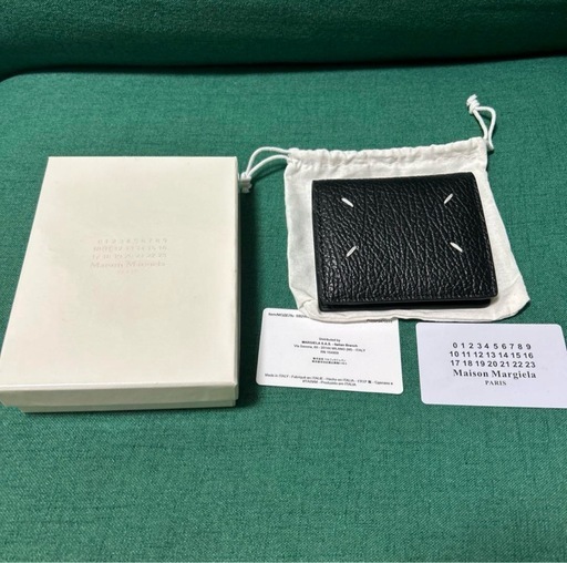 メゾンマルジェラ二つ折り財布