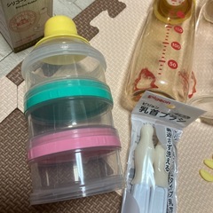 哺乳瓶と小物まとめ売りの画像
