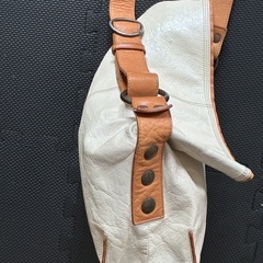 【格安！】おしゃれな本革のショルダーバッグ！の画像