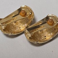 鱗 ラインストーン 黒×金×キラキラ イヤリング ヴィンテージ レトロ 貴金属の画像