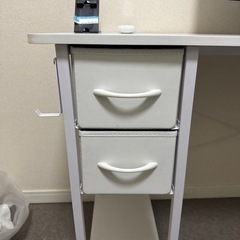 ゲーミングデスクの画像