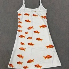【新品】金魚プリント ホワイトキャミワンピース お祭り 個性的 Sサイズ　Mサイズの画像