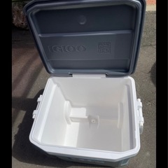 イグルー マックスコールド 62クォート (58L) クーラーボックス  Igloo MaxCold 62 Quart Wheeled Coolerの画像