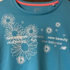 ニューバランス レディース スポーツウェア Tシャツの画像