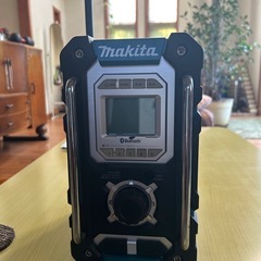 マキタ充電式ラジオの画像