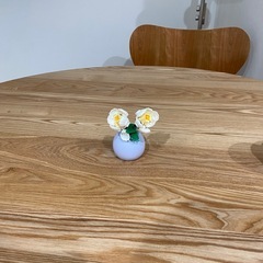 プラスチック製お花、花瓶、ブロックの画像