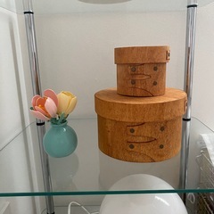 プラスチック製お花、花瓶、ブロックの画像