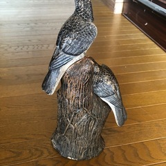ハヤブサの置物の画像
