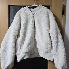 【新品半額】ユニクロ　未使用　防風アウター　フリースブルゾン L 白の画像