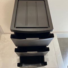 キャスター付きプラスチック収納の画像