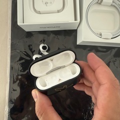 AirPods pro2 ケース付きの画像