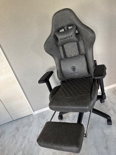 美品　ゲーミングチェア　フットレスト付き