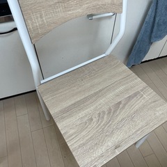 テーブル、イスの画像