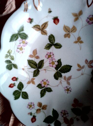 WEDGWOOD WILD STRAWBERRY 割れ皿 (nimo0226) 汐留の食器