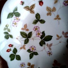WEDGWOOD WILD STRAWBERRY 割れ皿の画像