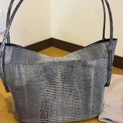 【新品】リザードレザートートバッグの画像
