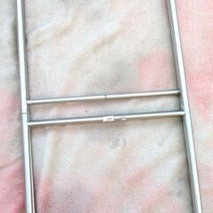☆　IKEA イケアBROGRUND ブログルンド 伸縮式タオルスタンド◆モダンで爽やかな印象の画像