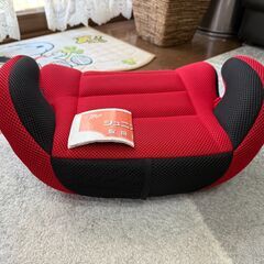 美品！ジュニアシート、ブースターシート　メッシュ地　赤/黒ツートン　　の画像
