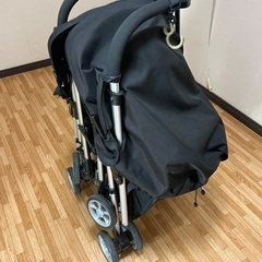 Combi双子用ベビーカーの画像