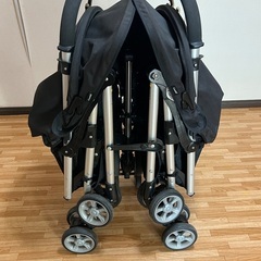 Combi双子用ベビーカーの画像