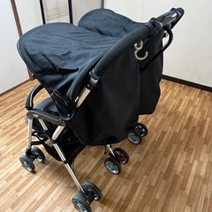 Combi双子用ベビーカーの画像