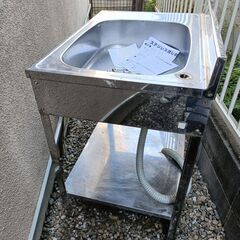 ステンレスシンク（外用流し台）1個と水栓2個を無料でお譲りします。の画像