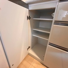 キッチンカウンター 食器棚　の画像
