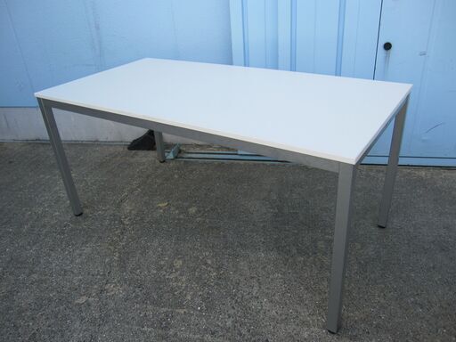 会議テーブル　ホワイト　1500ｘ750ｘ700　４本脚