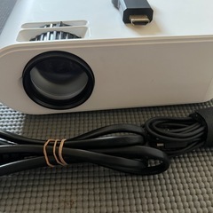 : YABER V2 プロジェクター + Chromecast セット (中古)の画像