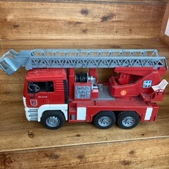 bruder社の消防車のおもちゃ　
