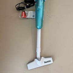 【問い合わせ多数につき一旦締め切ります】マキタ　コードレス掃除機　別売サイクロンアタッチメント付きの画像