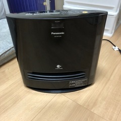 加湿機能付き電気ストーブの画像