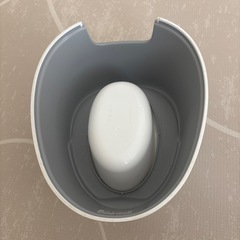 ベビービョルン　おまる　グレーの画像