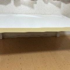 IKEAホワイトテーブルの画像