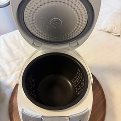 [引き取り先が決まりました]東芝　炊飯器　お値引き相談承りますの画像